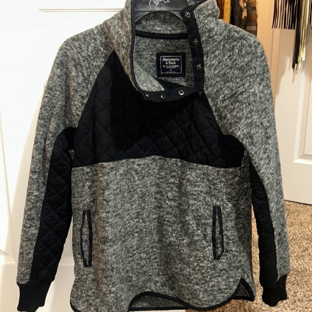 A&F Sweater - Picture 2 of 4